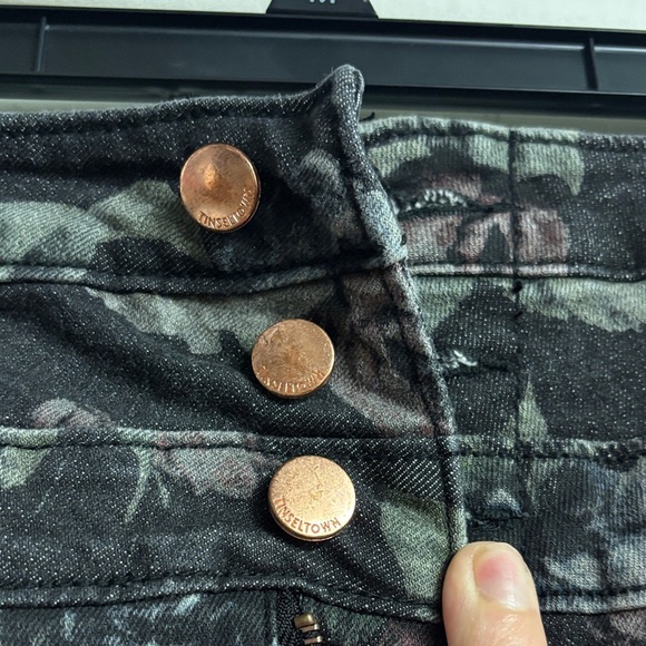 Tinseltown Black Floral Jean Shorts - Picture 2 of 4